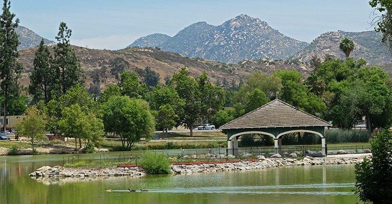lakeside-community-center-gazebo-lindo-lake